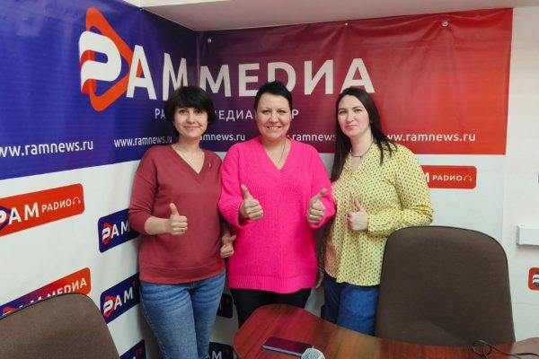 Гости студии — логопед-дефектолог Елена Вижа и психолог Мария Косенкова