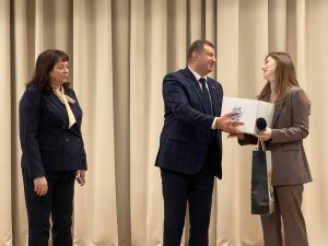 «Единая Россия» в Раменском поздравила молодежный театр «Первопроходцы» с профессиональным праздником