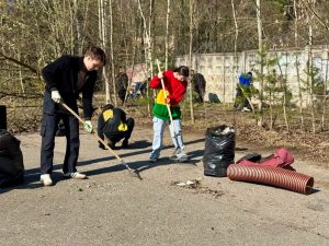 Раменская молодежь навела порядок в лесном массиве «Геофизика»