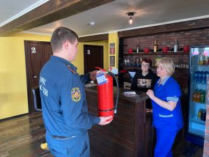 В Раменском муниципальном округе провели инструктаж по пожарной безопасности с персоналом и жильцами производственного общежития АПК «Вохринка»