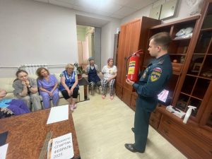Инструктаж по пожарной безопасности провели с персоналом пансионата для пожилых «Спартак»