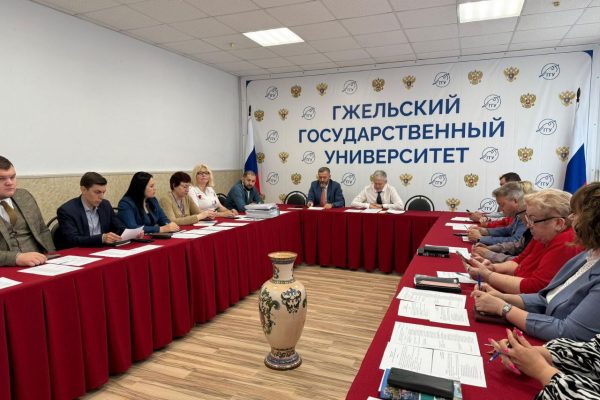 БФ «Система» и Объединение «Гжель» поддержали талантливых студентовколледжа Гжельского государственного университета
