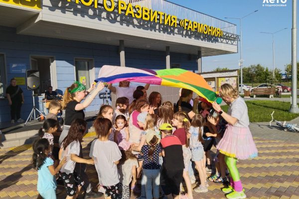 Вечером в пятницу в п.Дубовая роща состоялся праздник – День соседей