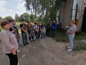 Директор ТУ «Гжель» Нина Ширенина вчера посетила коллектив ООО «Гжельские узоры» в д.Антоново