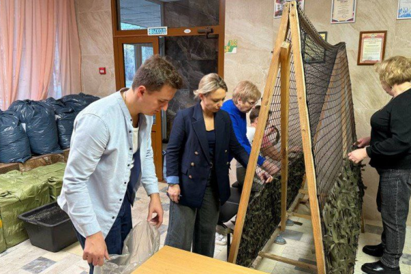 Депутат Раменского отделения партии «Единая Россия» Ирина Барыбина организовала отправку маскировочных сетей для бойцов СВО   